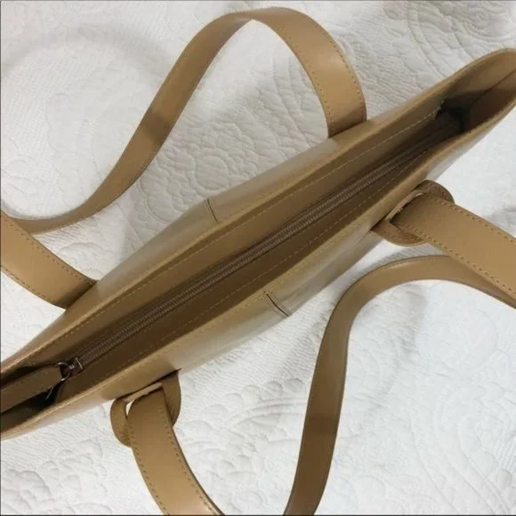 M London Italian Leather Handbag beautiful tailored look. - Picture 7 of 7